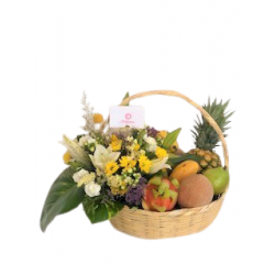 Canasta de flores y frutas